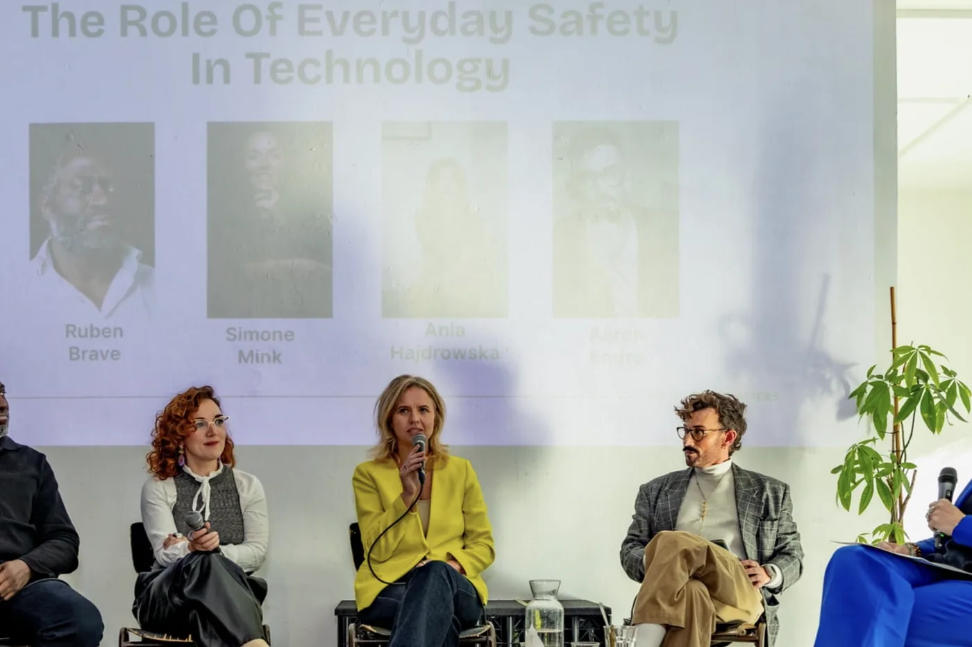 Ania Hajdrowska podczas panelu The Role of Everyday Safety in Technology na premierze aplikacji MyHives